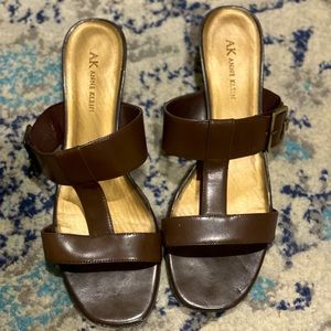 Ann Klein brown slip on sandals with small heel size 9 1/2